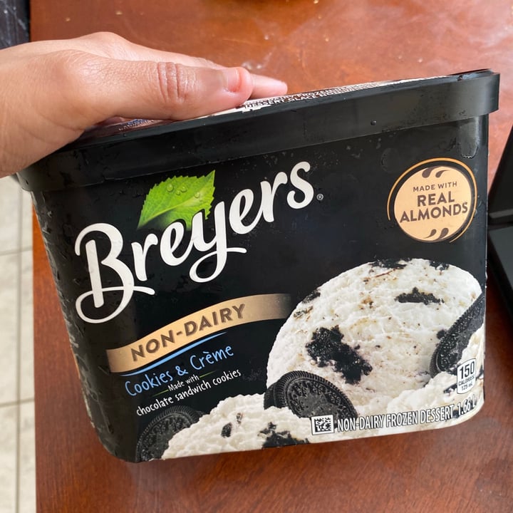 review photo of Breyers Non-Dairy Cookies & Crème shared by @iyerniki on 02 Feb 2021 - review