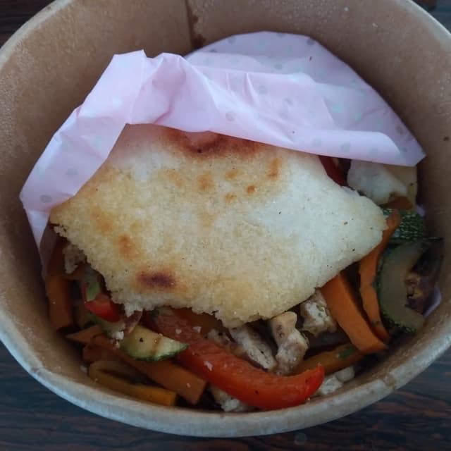 Photo of the dish “Arepa de maíz con vegetales salteados”