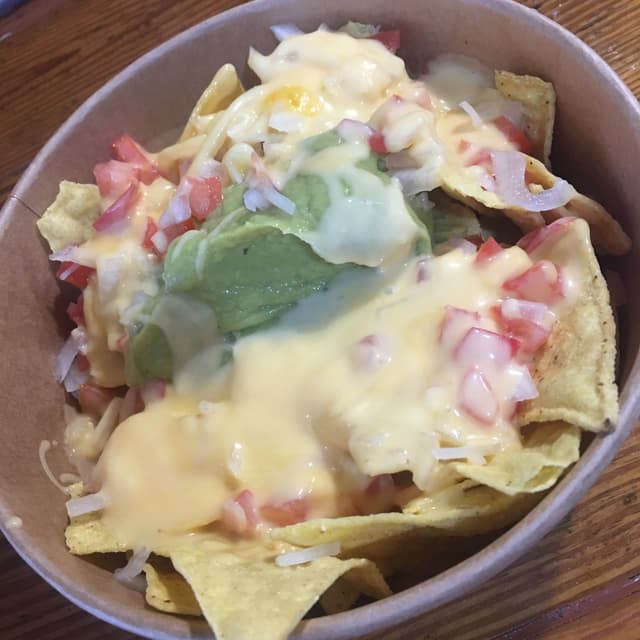 Photo of the dish “Nachos con guacamole”