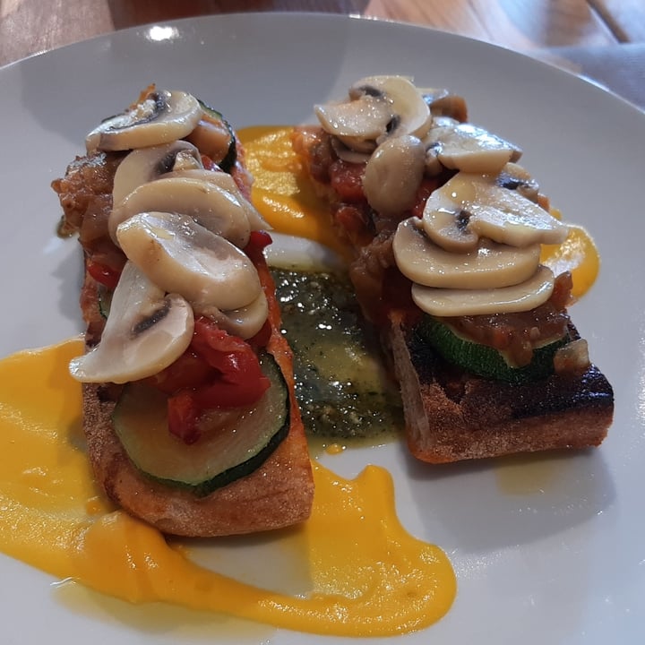 photo of Geltoki Tostadas con verduras shared by @itsaso on  01 Nov 2021 - review