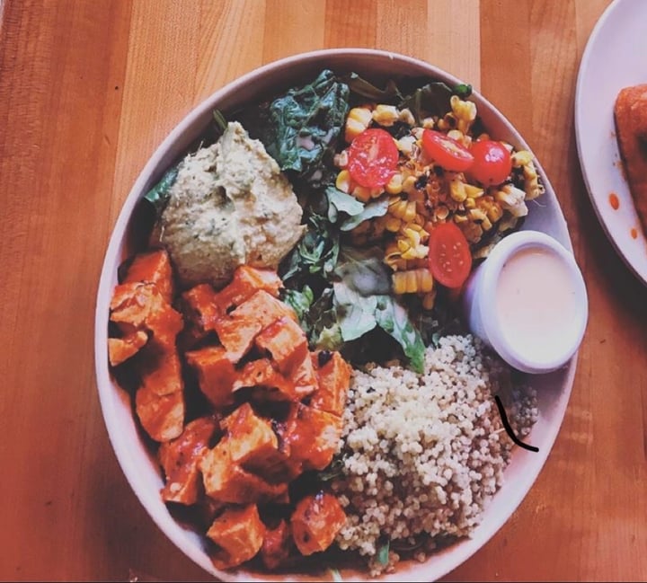 photo of Veggie Grill Summer Celebration Salad shared by @nikkileighh on  09 Apr 2020 - review