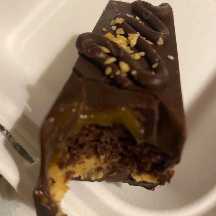 photo of Radagast Vegan Bakery barretta carmello e cioccolato con anacardi shared by @marta1987 on  04 Oct 2022 - review