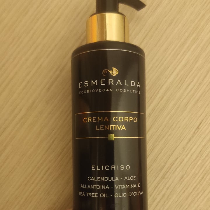 photo of Esmeralda Cosmetics Crema corpo lenitiva shared by @giuls95 on  11 Dec 2021 - review