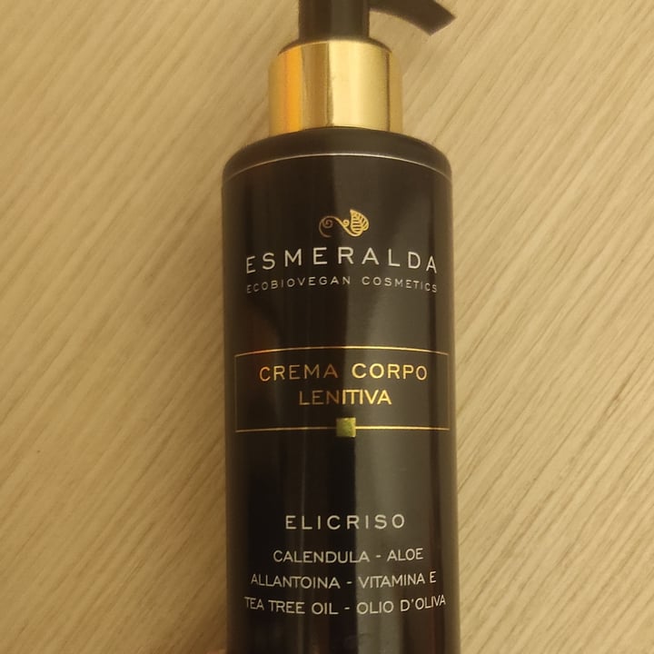 review photo of Esmeralda Cosmetics Crema corpo lenitiva shared by @giuls95 on 11 Dec 2021 - review