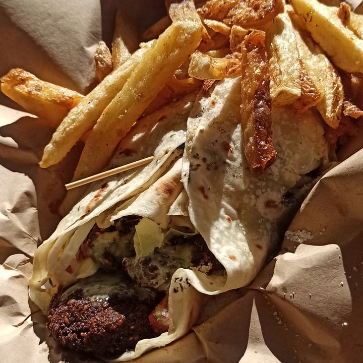 photo of The Mystic fog beer & co. wrap de falafel shared by @yazalmonacid on  07 Jan 2022 - review