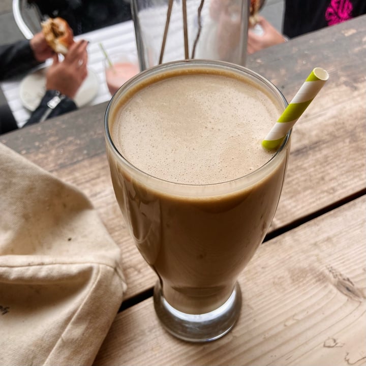 photo of The Glasvegan Chunky Monkey Smoothie shared by @katelouisepowell on  14 Apr 2022 - review