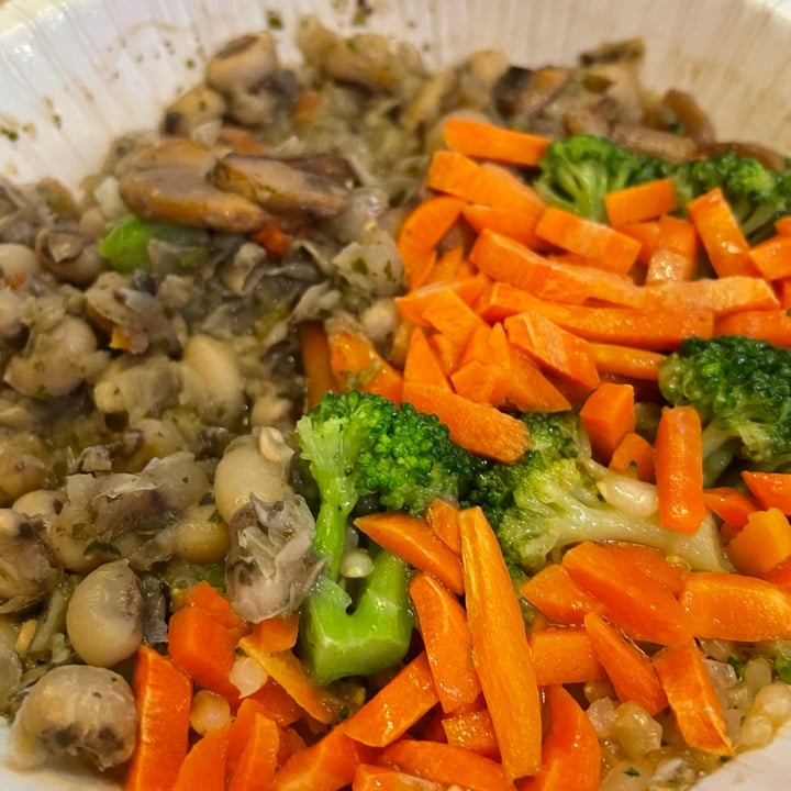 photo of Amy’s Amy’s Bowls - Brown Rice, Black-eyed Peas and Veggies shared by @veggietable on  05 Nov 2021 - review