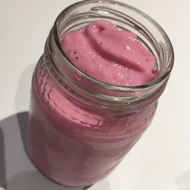 review photo of Sweetbeet Tropics at the disco Smoothie shared by @earthyangie on 30 Aug 2020 - review