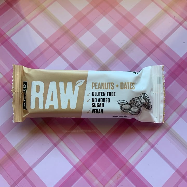 photo of Alesto Raw Peanuts + Dates Bar shared by @slovenianveganfinds on  04 Sep 2022 - review