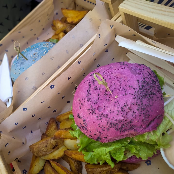 photo of Flower Burger Cherry Bomb shared by @elisass on  10 May 2021 - review