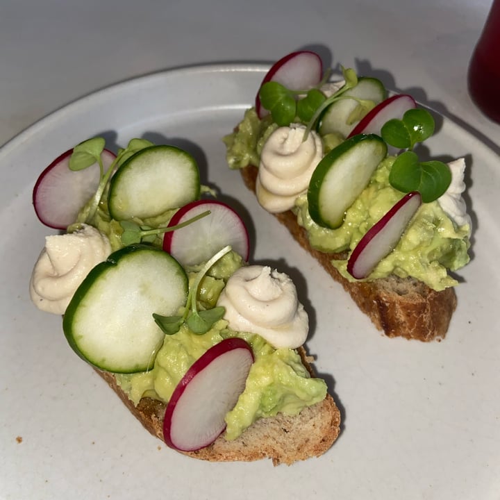 photo of MUDRÁ EXPRESS avocado toast shared by @aritagim on  28 Aug 2022 - review