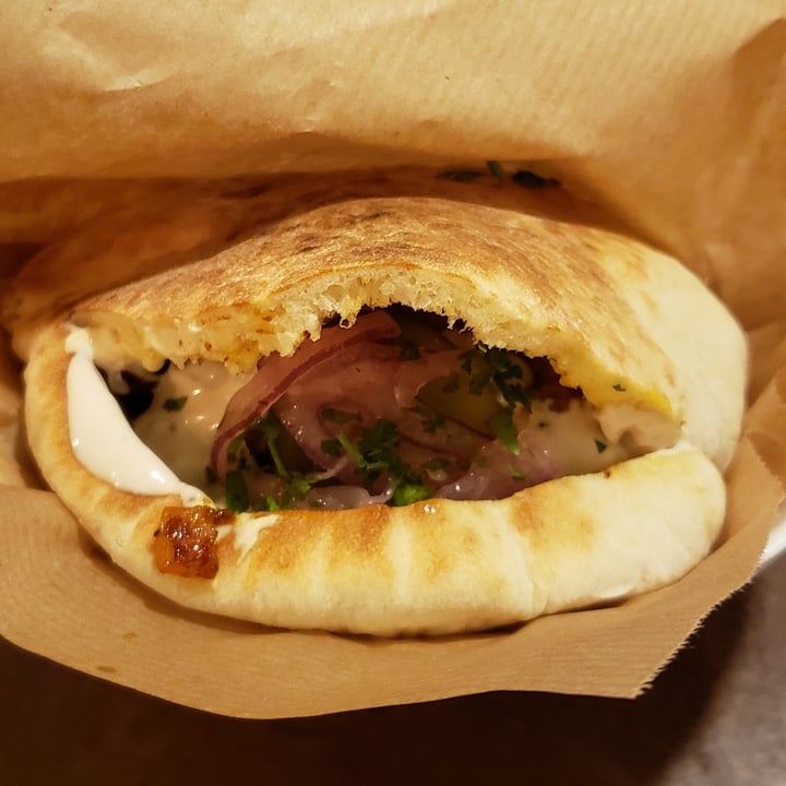 photo of Hummus Barcelona Pita shawarma de seitán shared by @valen-barbato on  25 Feb 2022 - review