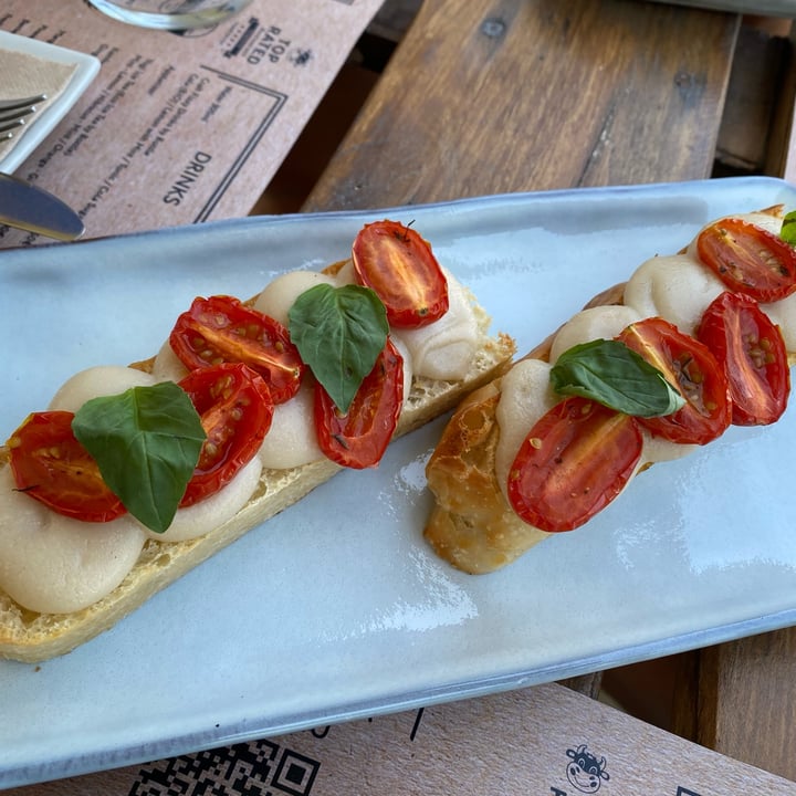 photo of BuenaVida 100% Vegan Caprese shared by @irenevegan on  17 Apr 2022 - review