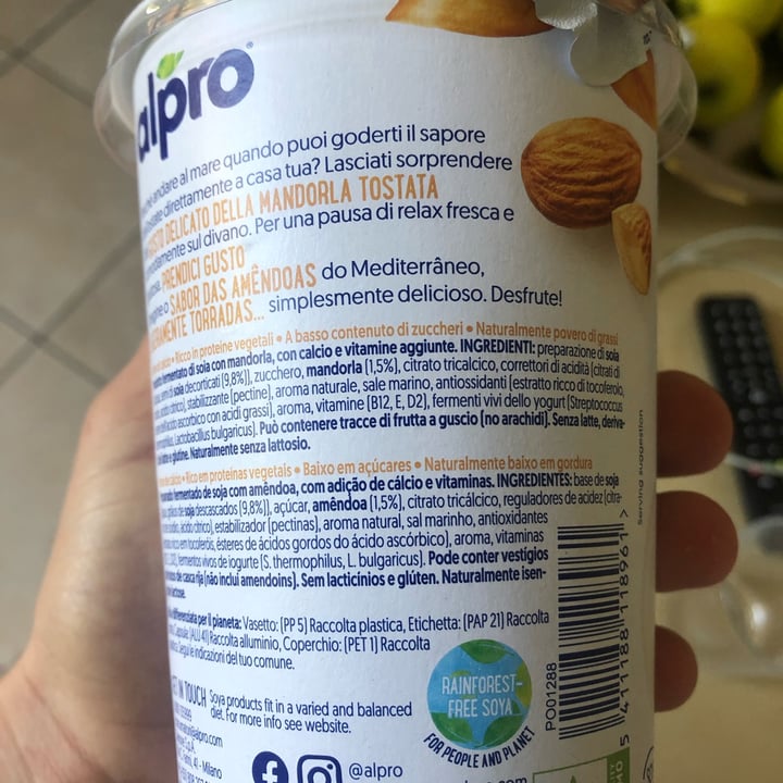 photo of Alpro Yogurt mandorla shared by @maddalenab on  15 Apr 2022 - review