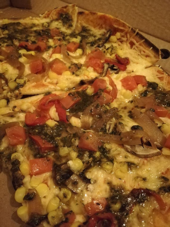 review photo of El Barrio Pizzeria Pizza Vegetariana con Queso Vegano shared by @luchinsc on 04 Mar 2020 - review