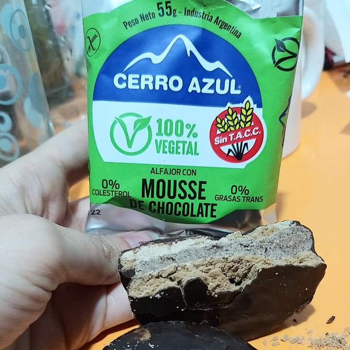 photo of Cerro Azul Alfajor Mousse de Chocolate shared by @gabeee on  02 Apr 2022 - review