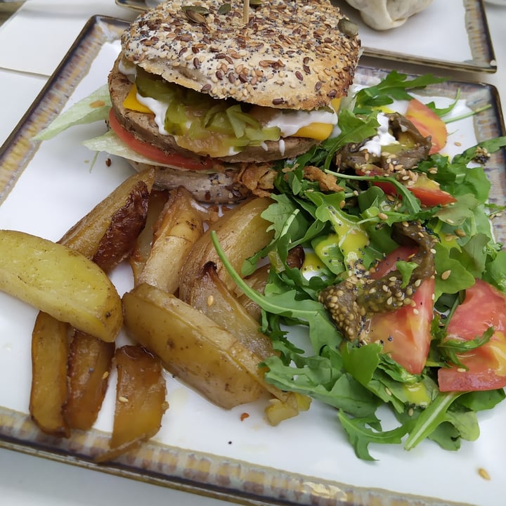 photo of Veganitessen Hamburguesa Pickle shared by @pedrogs12 on  14 Jan 2021 - review