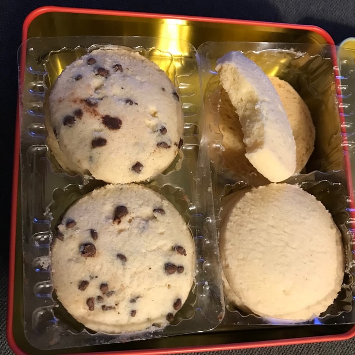 photo of Holland & Barrett Shortbread Biscuit Tin shared by @benji on  05 Jan 2020 - review