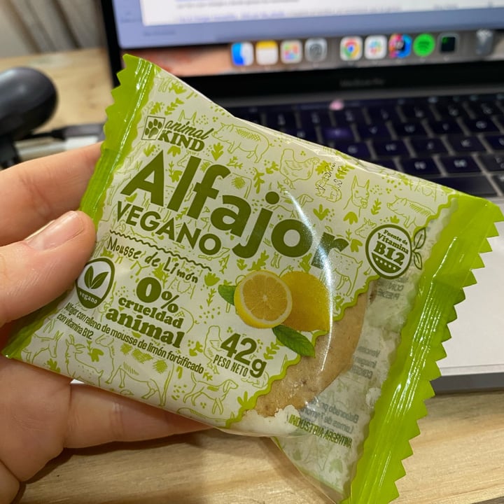 photo of Animal kind Alfajor Vegano Mousse de Limon shared by @sabrinasilvero on  12 Nov 2022 - review