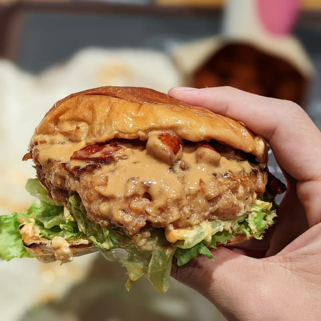 Photo of the dish “脆辣椒麻花生堡 Crunchy Chilli Peanut Butter Burger”