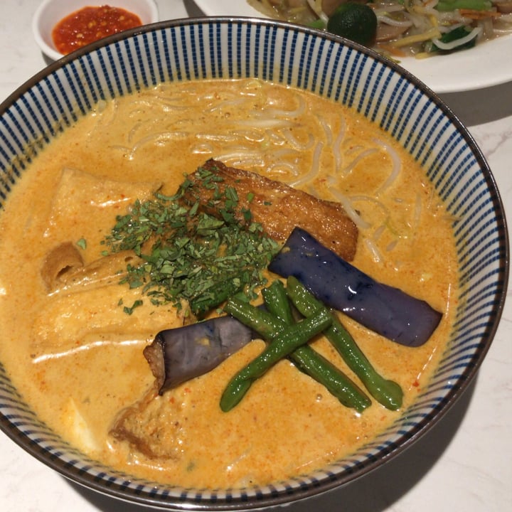 review photo of Green on Earth Vegetarian Cafe Laksa shared by @mehmehrene on 29 Oct 2021 - review
