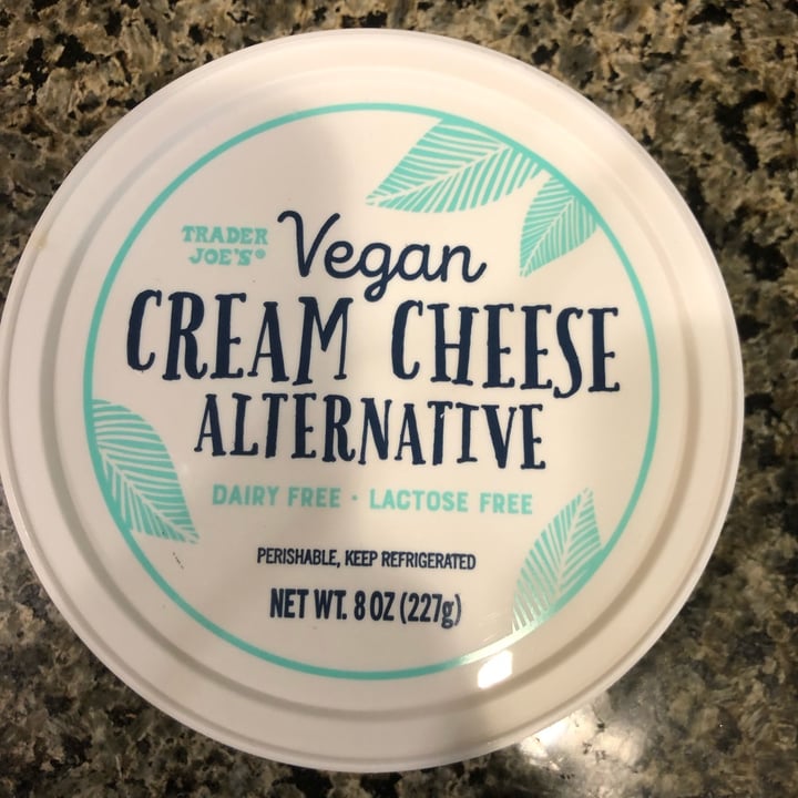photo of Trader Joe's Vegan Cream Cheese Alternative shared by @monirod333 on  02 Oct 2021 - review
