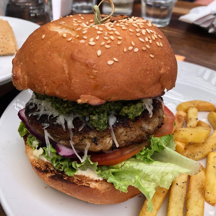 photo of The Courtyard Café Vegan burger shared by @mothercitymatt on  01 Dec 2022 - review