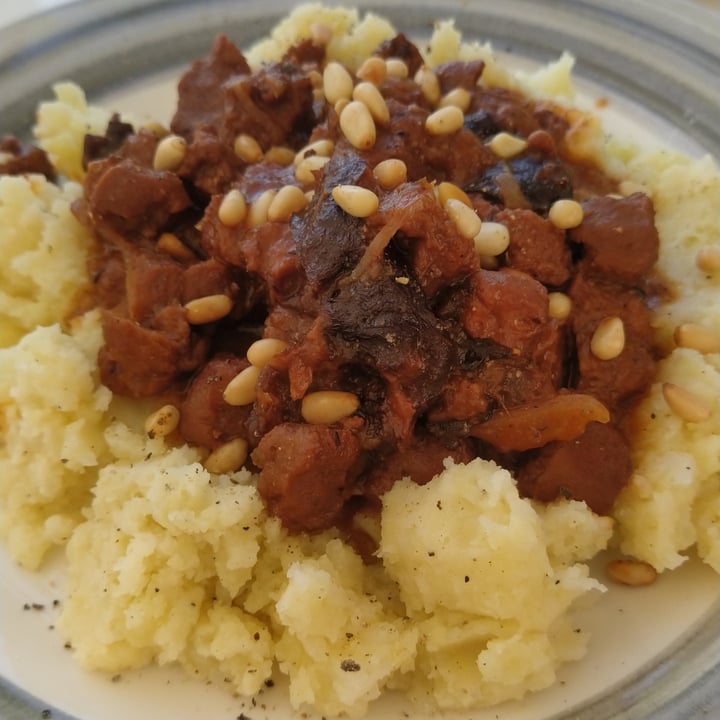 photo of Pulse (Vegan-Vegetarian) Wine Vegan Beef And Mashed Potatoes shared by @vegsupergirl on  28 Aug 2022 - review