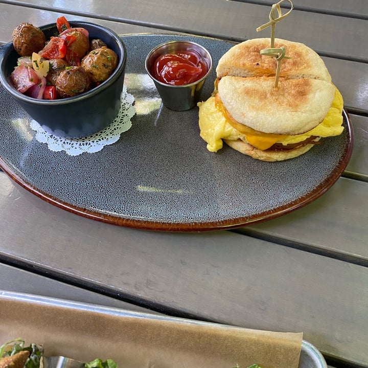 review photo of Nic's On Beverly Breakfast sandwich shared by @dsb2 on 16 Apr 2021 - review