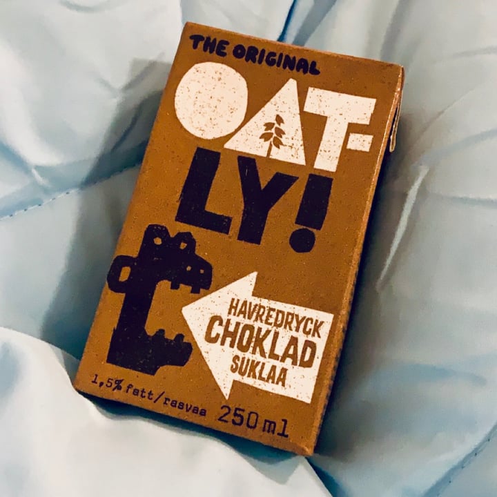 photo of Oatly Chocolate Oat Drink shared by @ariiianna on  16 Apr 2022 - review