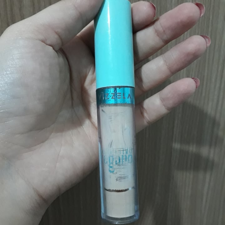 photo of Vizzela Cosméticos Corretivo líquido vegano shared by @anaprates on  17 Apr 2022 - review