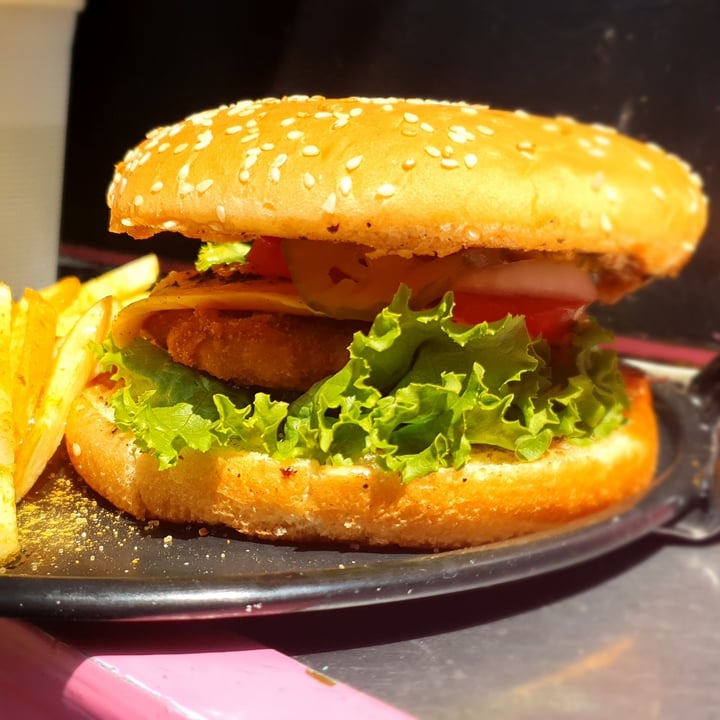 photo of Maria Bonita Veganos Hamburguesa Crispy no Chik'n shared by @bernardini96 on  21 May 2022 - review