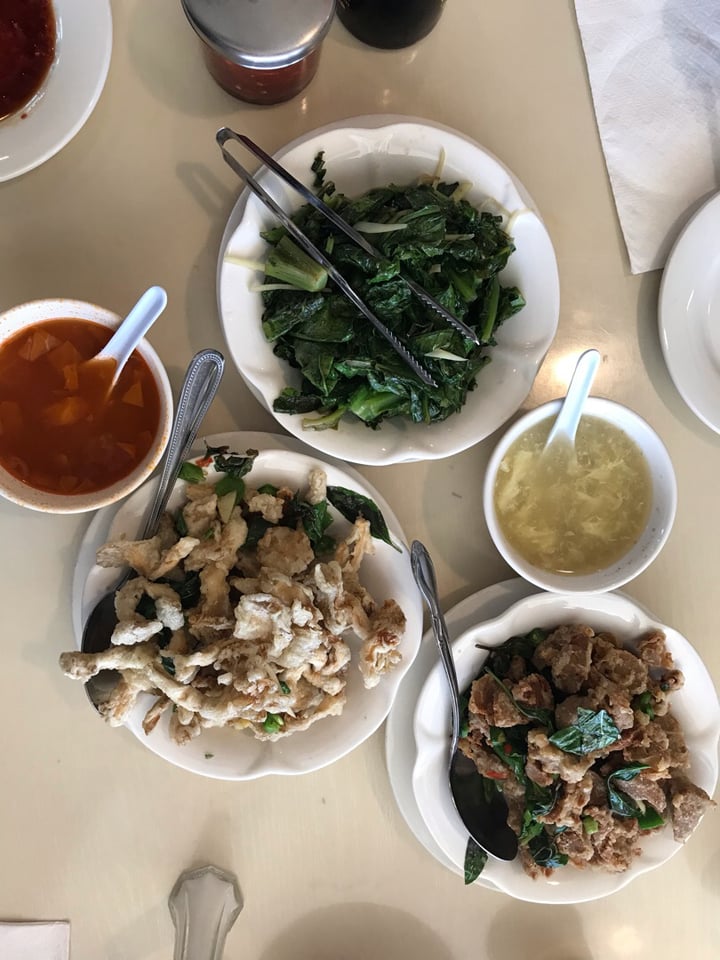 photo of Bodhi Veggie Cuisine Fried oyster mushroom, chicken nuggets, and on choy shared by @lilibee on  20 Jul 2019 - review