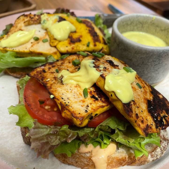 review photo of Manggis in Canggu Tofu hollandaise toast shared by @liftsplantshine on 18 Dec 2021 - review