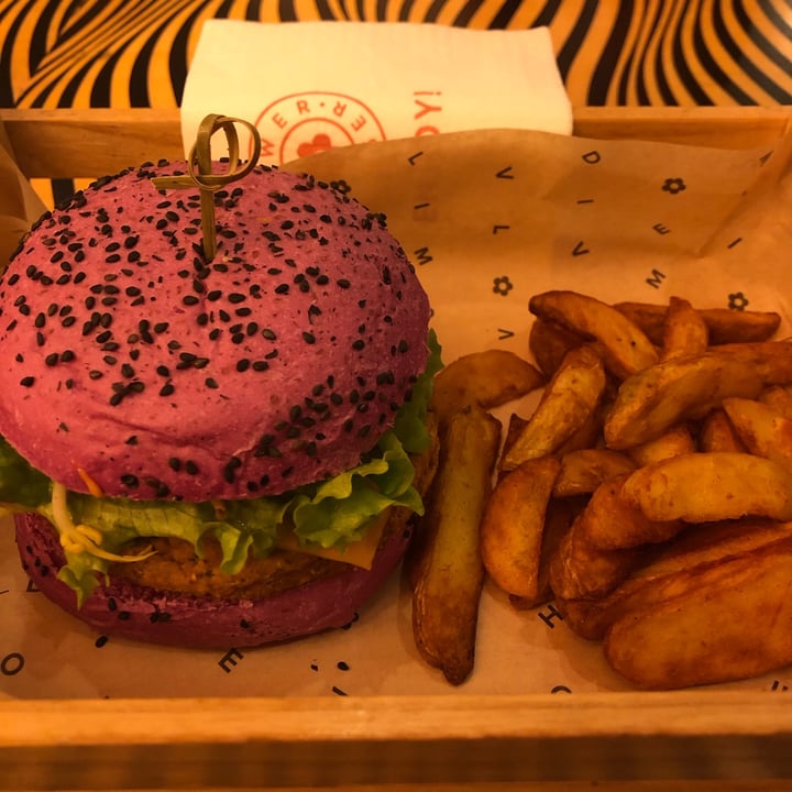 photo of Flower Burger Cherry bomb shared by @nocemoscata on  27 Jan 2022 - review