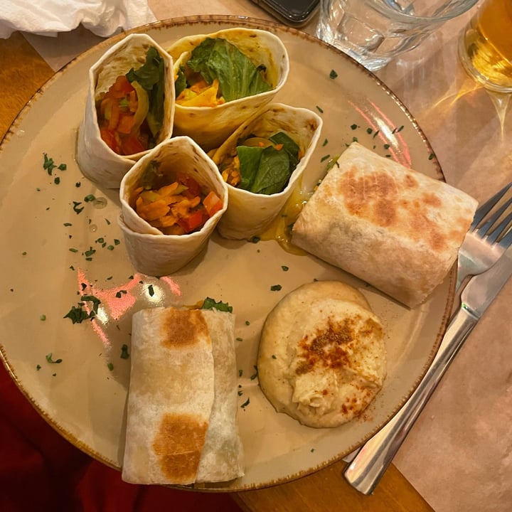 review photo of LIvas vegetables rolls shared by @rebb on 19 Aug 2022 - review
