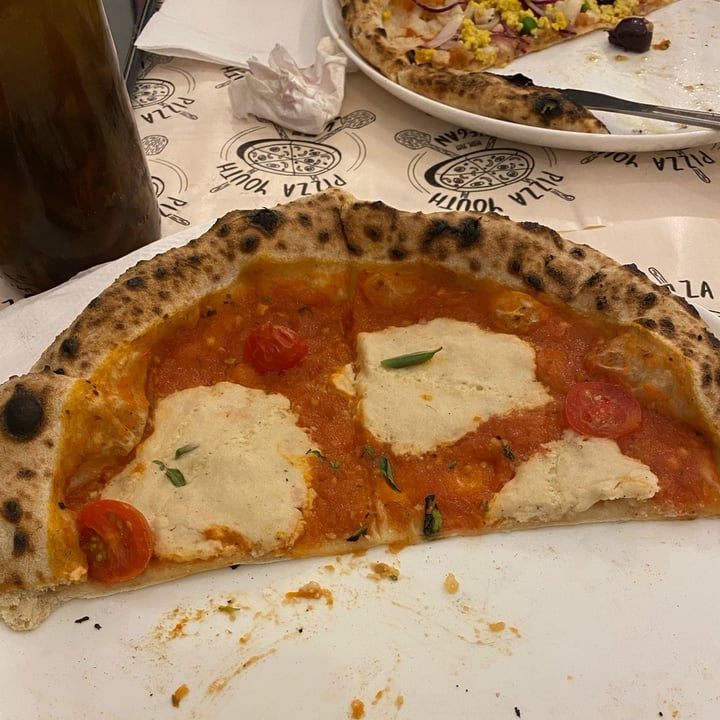 photo of Pizza Youth Vegan Caprese shared by @tatianaconsoli on  26 Aug 2022 - review