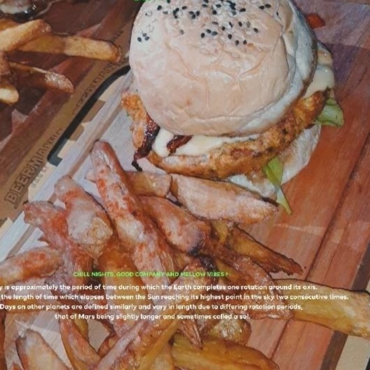 photo of BEERMANIA Bar Lúdico Hamburguesa Veggie shared by @ailualegre on  27 Nov 2021 - review