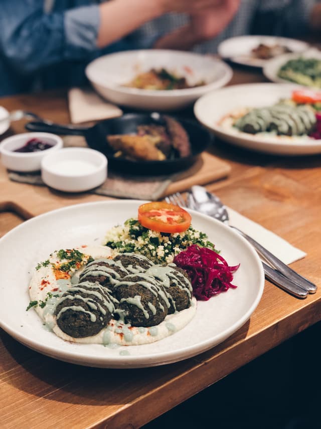 Photo of the dish “黎巴嫩紅扁豆餅 Red Lentil Falafel Plate”
