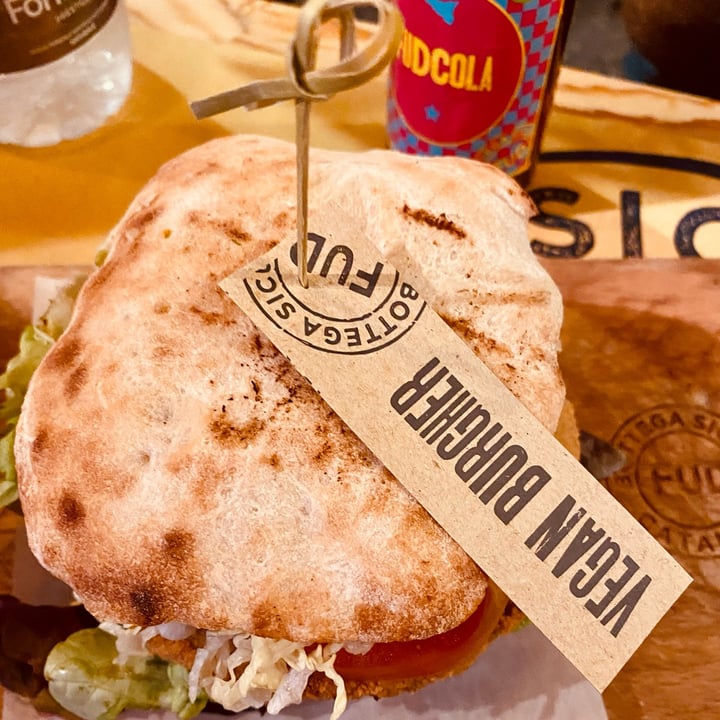 photo of Fud Bottega sicula vegan Burger shared by @thebrambleberry on  14 Apr 2022 - review