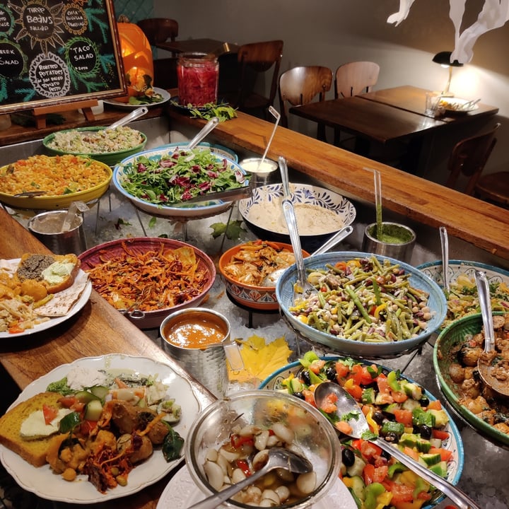 photo of Hermans Dinner Buffet shared by @enkelvegan on  30 Oct 2022 - review