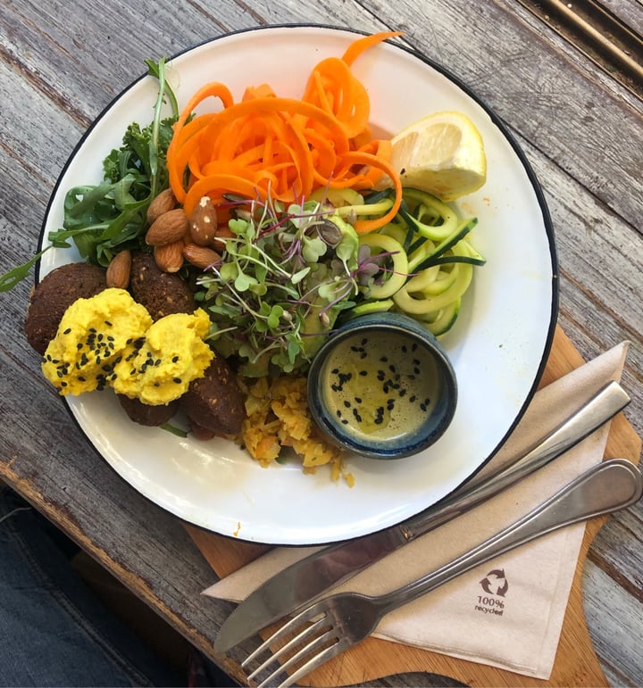 photo of Nourish'd Café & Juicery Moonshine Bowl shared by @alexpiaramcg on  04 Jun 2020 - review
