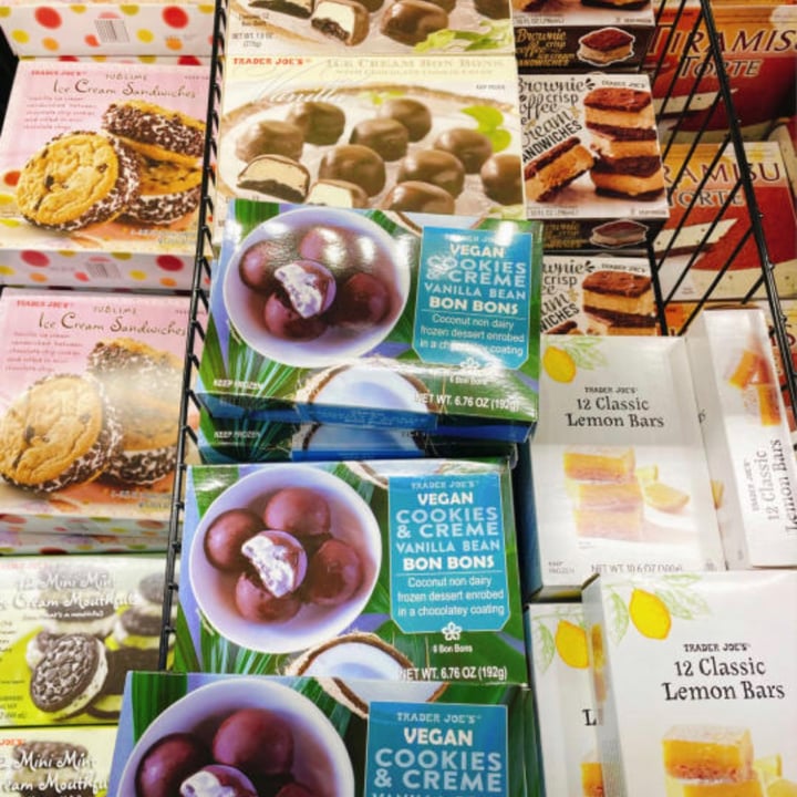 photo of Trader Joe's Vegan Cookies & Cream Vanilla Bean Bon Bons shared by @even on  08 Jul 2022 - review