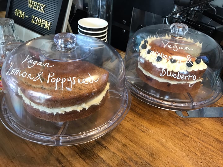 photo of Eat Me Cafe Raspberry and Blueberry  cake shared by @maggiefilipponi on  17 Aug 2019 - review