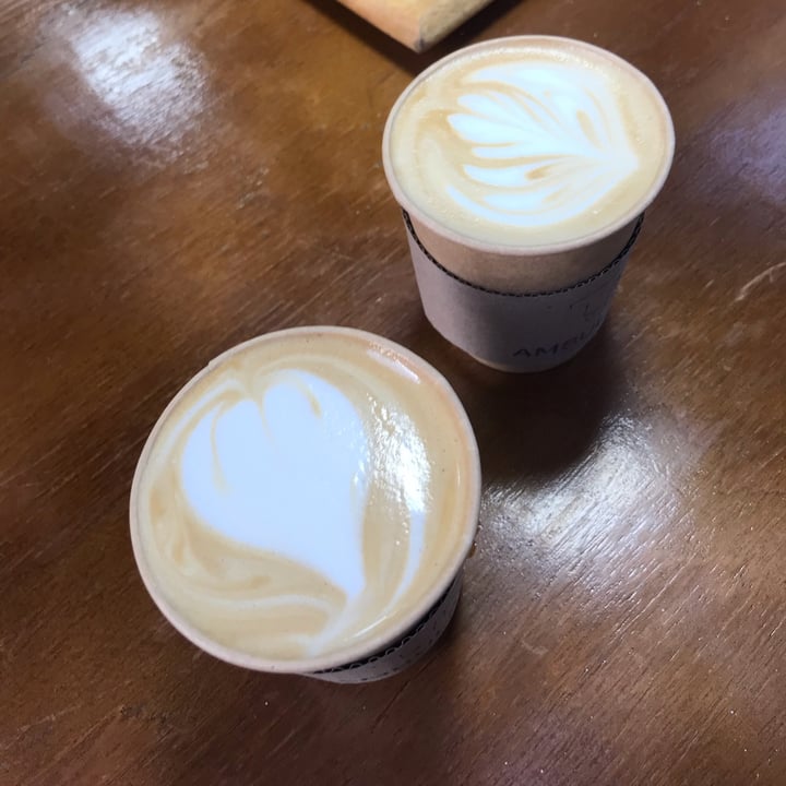 review photo of Ambulante café de calle cafe con leche de almendras shared by @sofivarela1 on 15 Sep 2022 - review