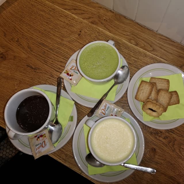 Foto del plato “Matcha Latte E Biscottini”