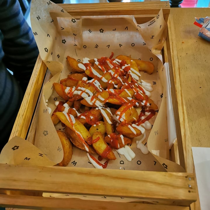 photo of Flower Burger Patatas Bravas shared by @polpettina on  12 Mar 2022 - review