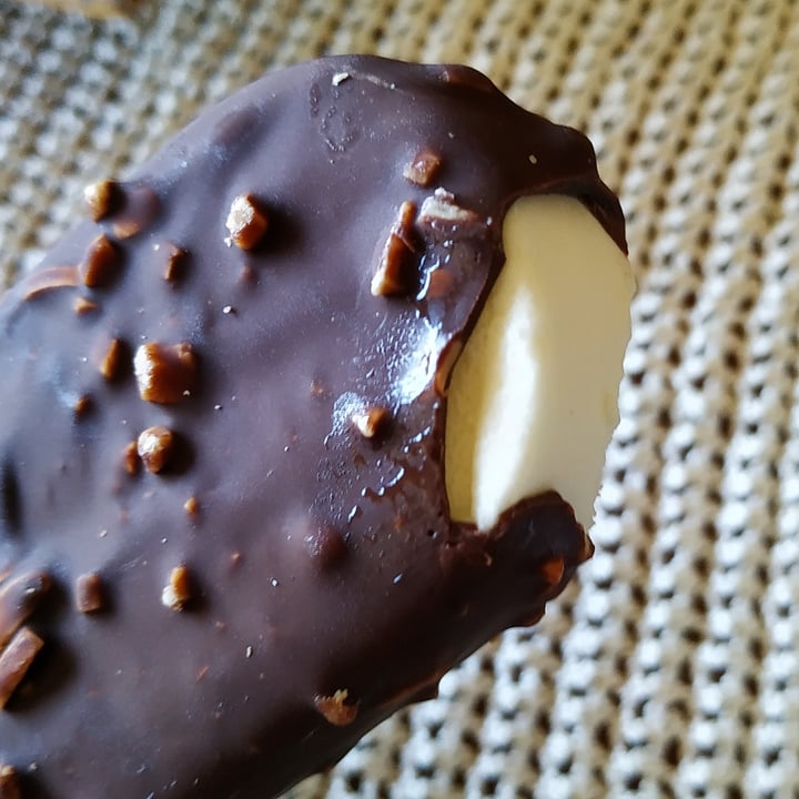 photo of Gelatelli Gelado Vegan Com Chocolate E Amêndoas shared by @martarosario17 on  04 Jul 2022 - review