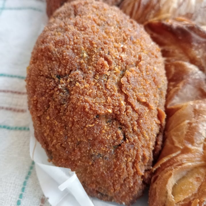 review photo of Bar Dolcezza di Cuscunà Temistocle Arancino Agli Spinaci shared by @silviaa on 05 Dec 2022 - review