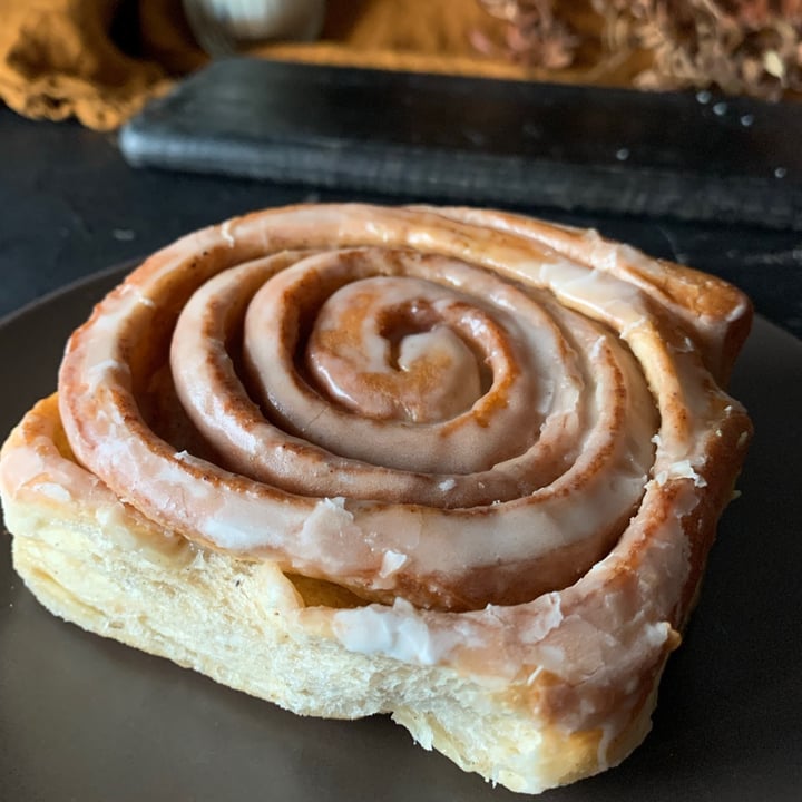 photo of Bite Me Café Cinnamon Roll shared by @titoleas on  18 Jul 2021 - review